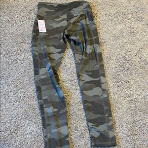 Wild Fable Camouflage Leggings in Green and Gray